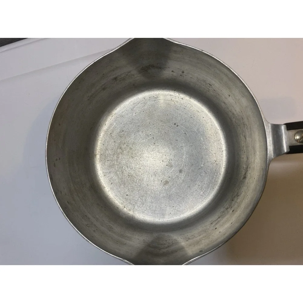 Wagner Ware Sydney-O‎ Magnalite 4 Qt Sauce Pot 4684-Double Spouts AS-IS
